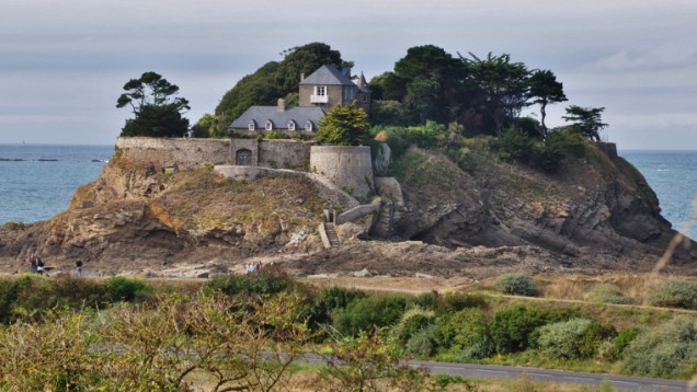 Cycle Brittany Coast to Mont-Saint-Michel