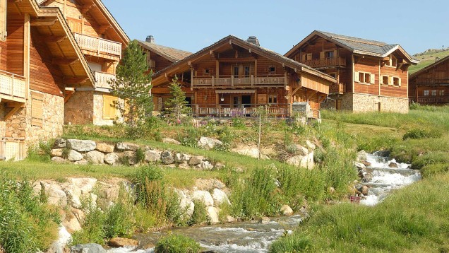 Package : Etape du Tour de France Alpe d'Huez - 2 nights in Private Chalet + BIB - 2026