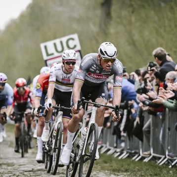 Package VIP BIB Challenge - Paris-Roubaix 2026