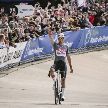 VIP Cycling Tour - Paris-Roubaix Guided Experience - 2026