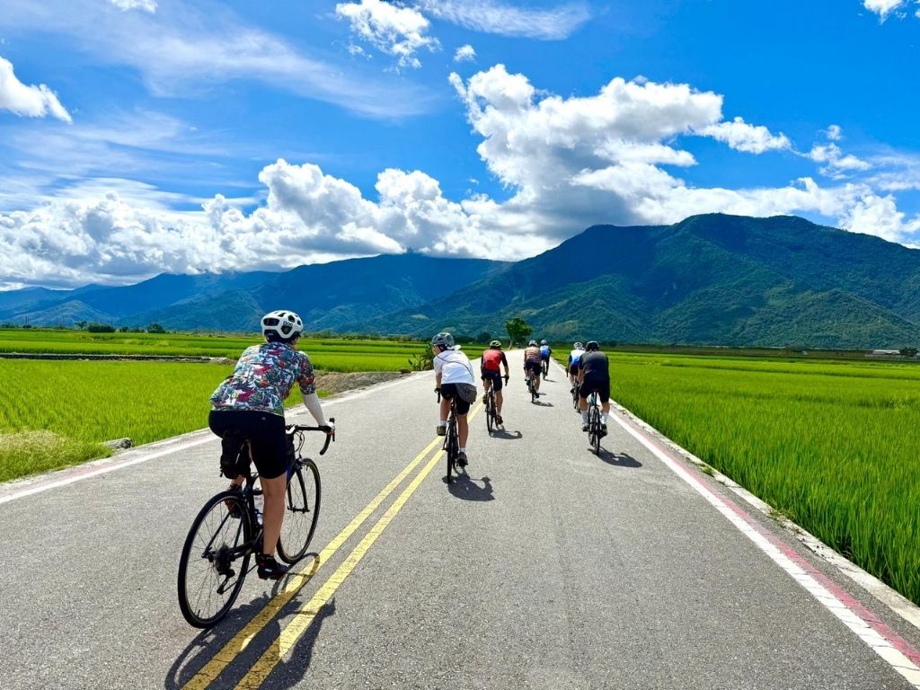 Taiwan guided bike tour mountains